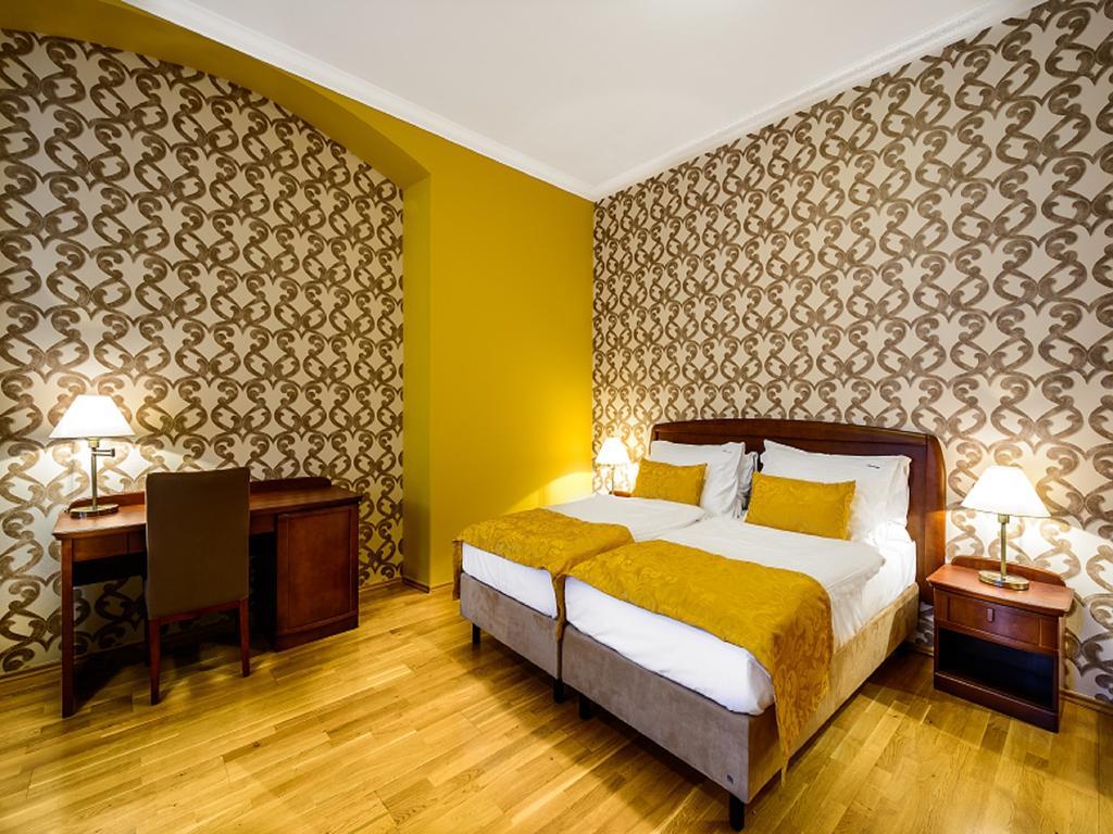 Alexander Hotel Stříbro Стая снимка