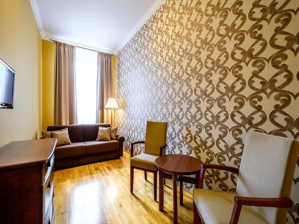 Alexander Hotel Stříbro Стая снимка