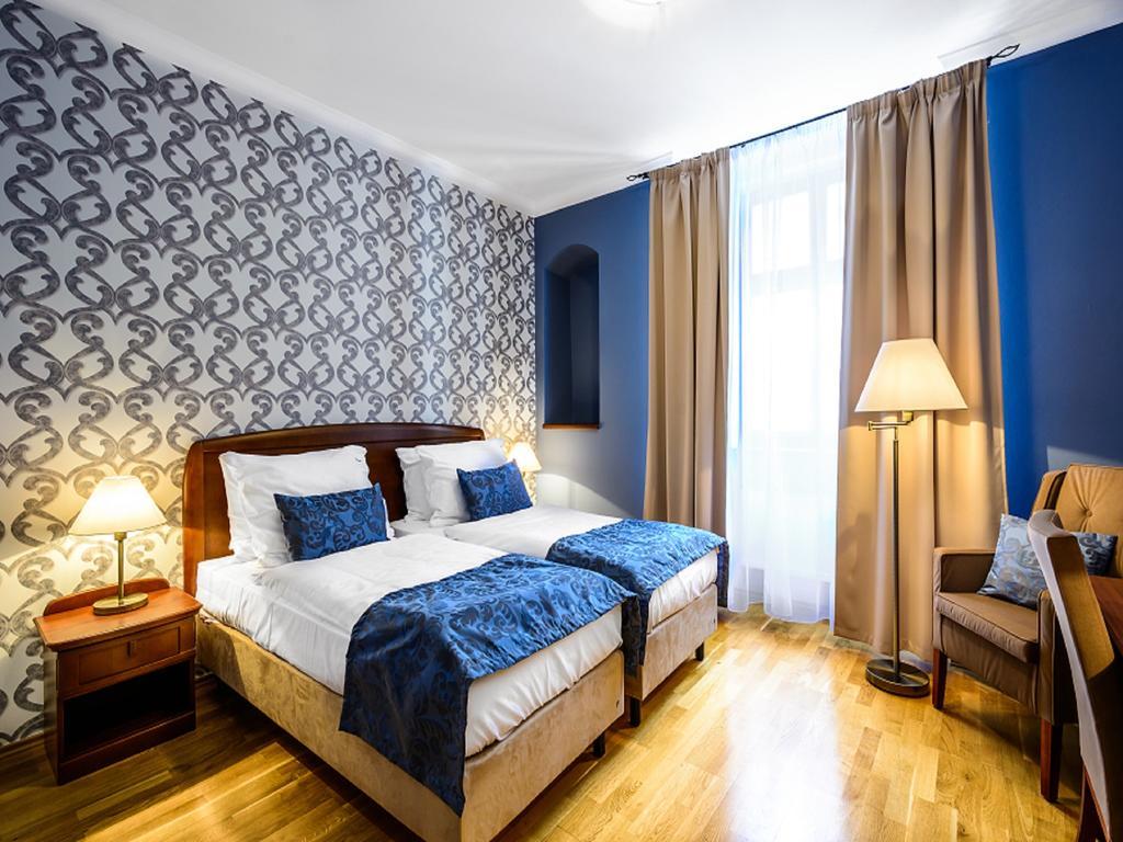 Alexander Hotel Stříbro Стая снимка