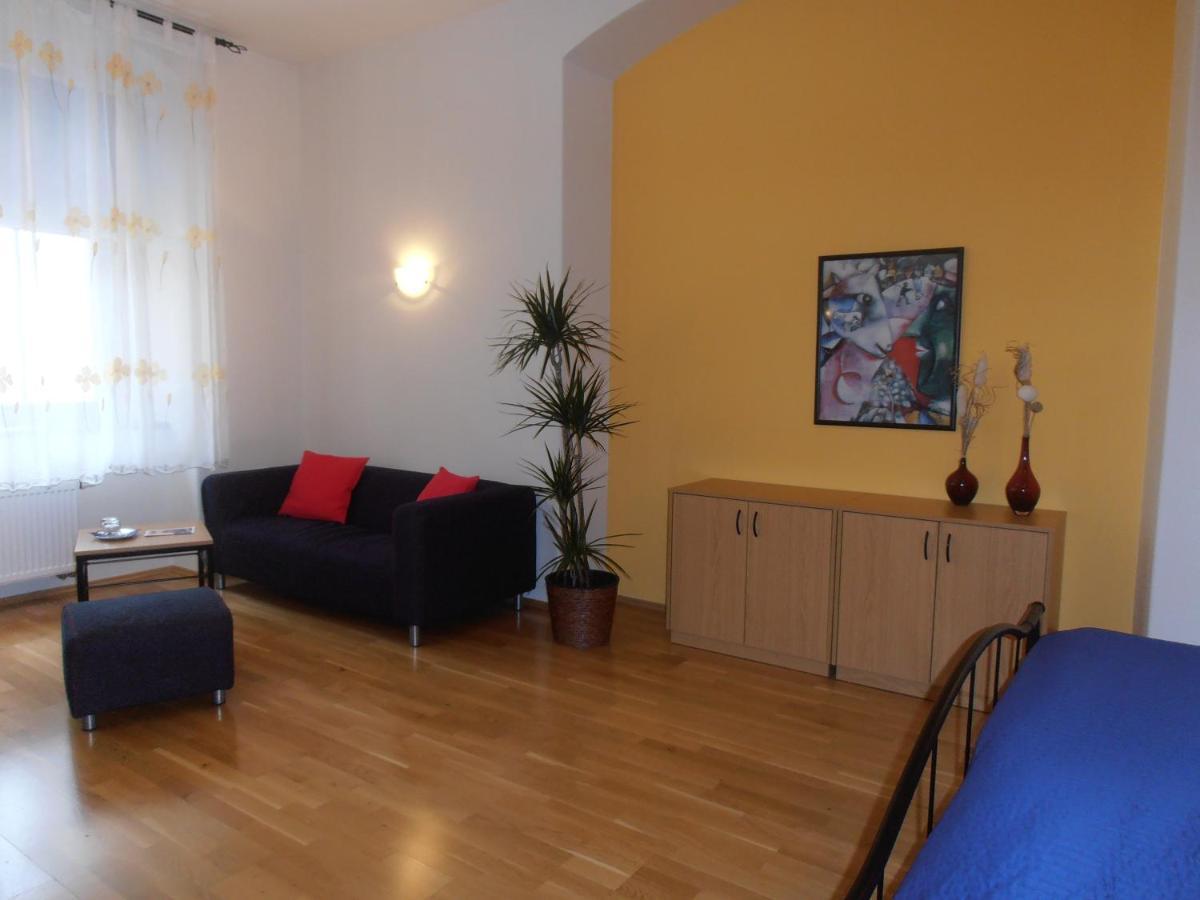 Alexander Hotel Stříbro Стая снимка